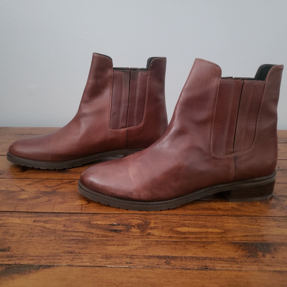 Stuart Weitzman Basilico Chelsea Boot